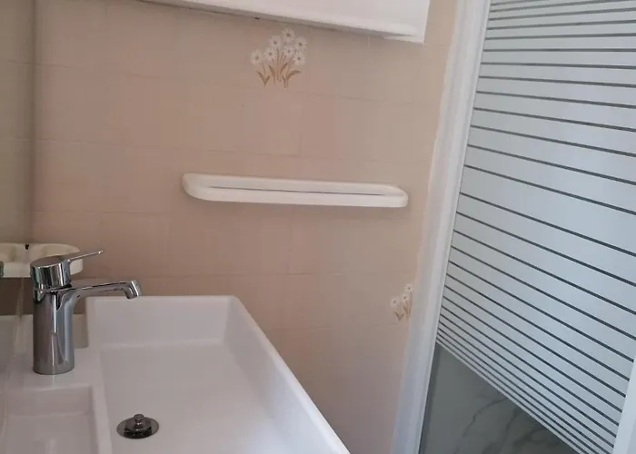 Apartment 2 Pieces Terrasse Climatise Proche